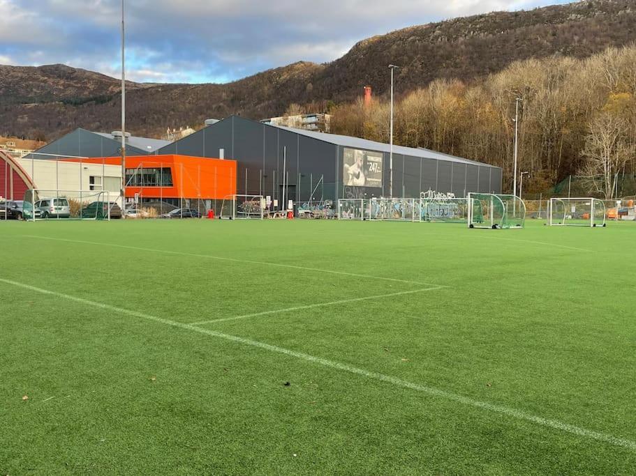 3 Sleeping Rooms For 82M2 Which Direct Traffic To Airport And City Center Bergen Zewnętrze zdjęcie