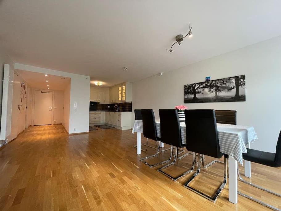 3 Sleeping Rooms For 82M2 Which Direct Traffic To Airport And City Center Bergen Zewnętrze zdjęcie
